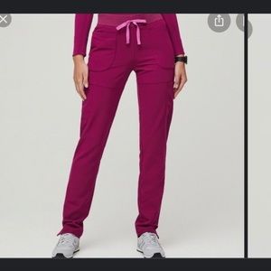 Figs scrub set in color Dark Magenta